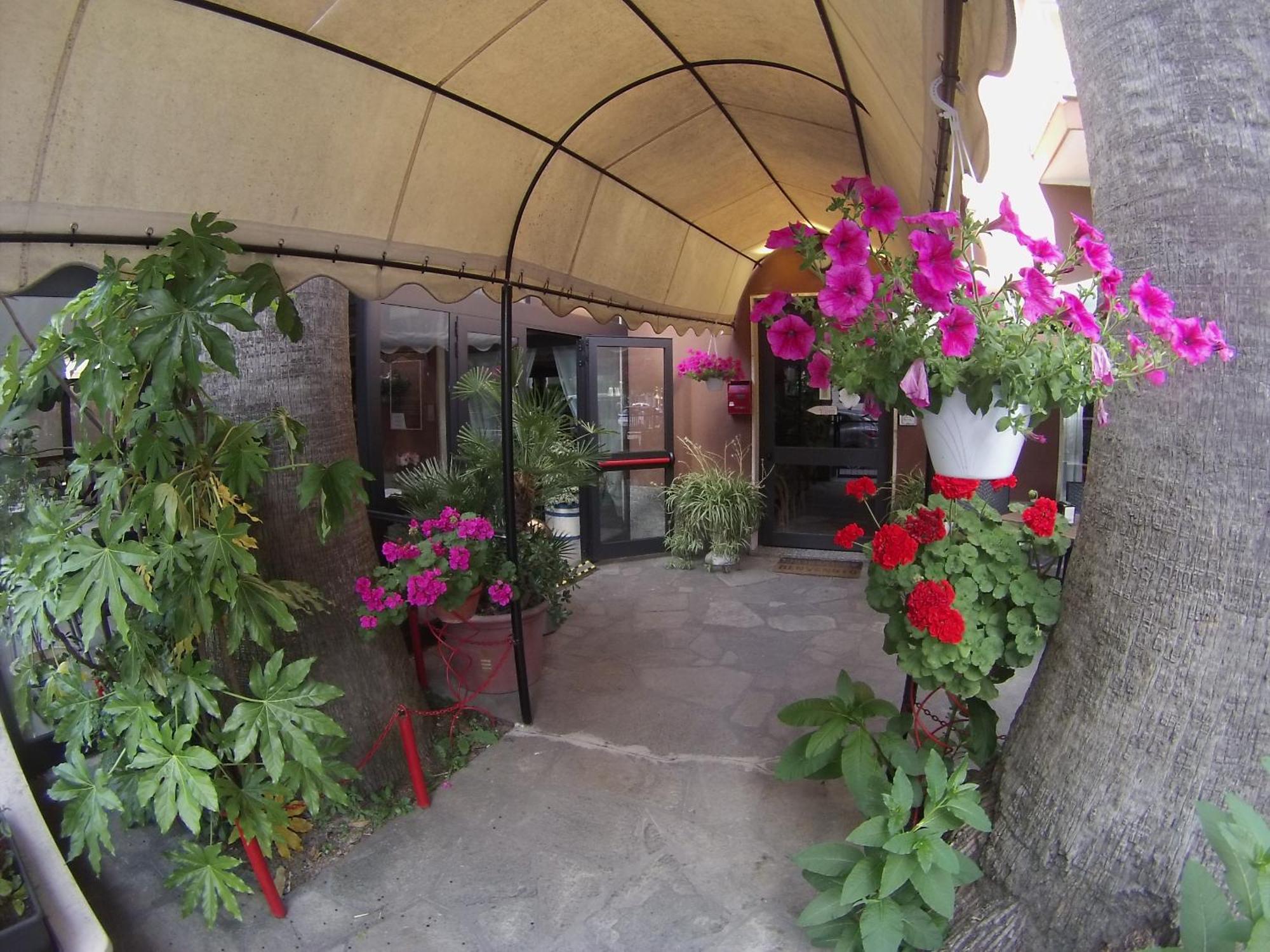 Hotel Jole Marina dʼMarina dʼAndora 外观 照片